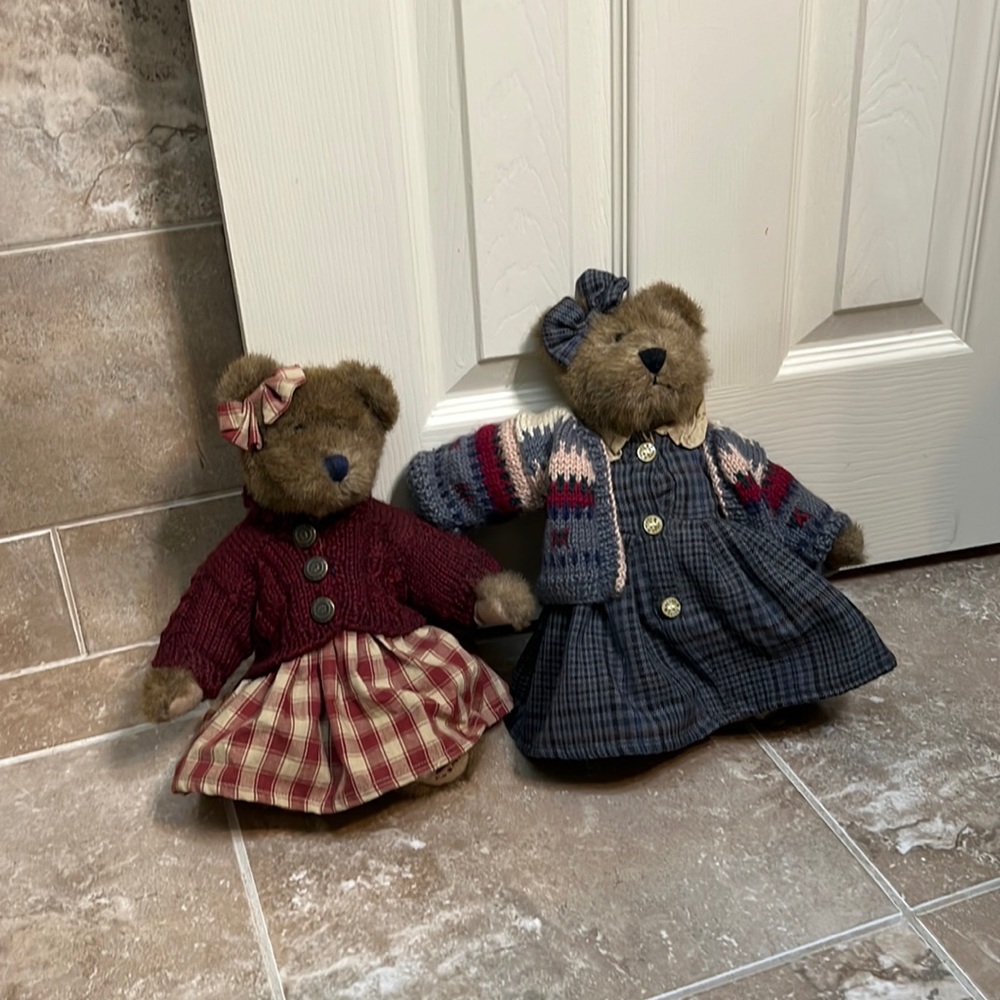Bundle of 2 Boyd’s bears